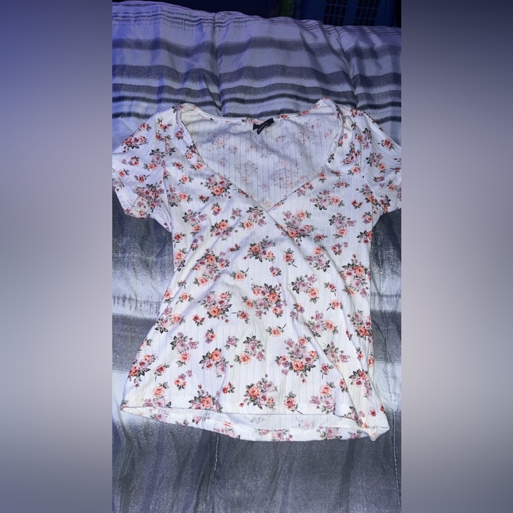 white flower shirt, rue21, size medium.
